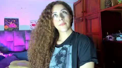 Isabela  online show from October 20, 2025, 12:55 am