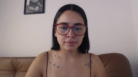 Snapshot of isemma chatting on October 19, 2025, 4:40 pm Emma online show from October 19, 2025, 4:40 pm