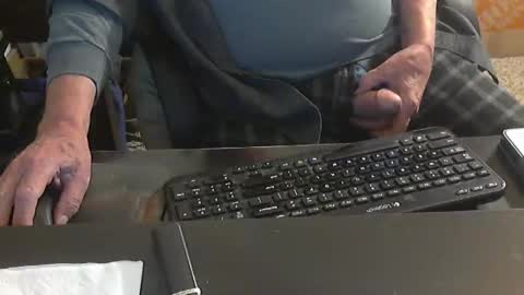 Snapshot of islandduke chatting on October 29, 2025, 3:03 pm Duke online show from October 29, 2025, 3:03 pm