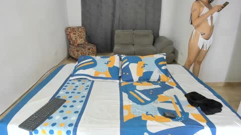 Snapshot of issalovexxx chatting on January 19, 2025, 6:09 am Isabella  online show from January 19, 2025, 6:09 am