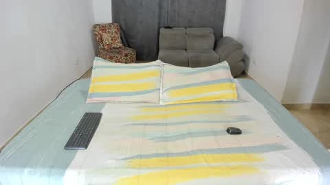 Snapshot of issalovexxx chatting on February 3, 2025, 5:29 am Isabella  online show from February 3, 2025, 5:29 am