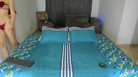 Snapshot of issalovexxx chatting on February 16, 2025, 5:26 am Isabella  online show from February 16, 2025, 5:26 am