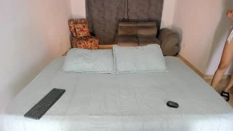 Snapshot of issalovexxx chatting on March 11, 2025, 6:00 am Isabella  online show from March 11, 2025, 6:00 am