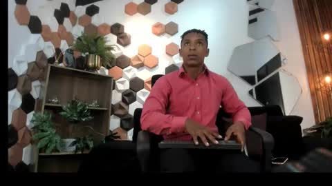 Snapshot of italomoore chatting on October 6, 2025, 11:40 am Italo Moore online show from October 6, 2025, 11:40 am