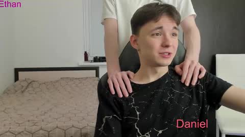 Snapshot of ithan_red chatting on October 5, 2025, 4:38 pm Ethan online show from October 5, 2025, 4:38 pm