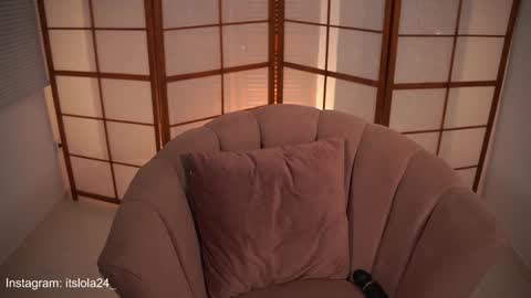 Snapshot of its_lola chatting on January 24, 2025, 4:16 am online show from January 24, 2025, 4:16 am