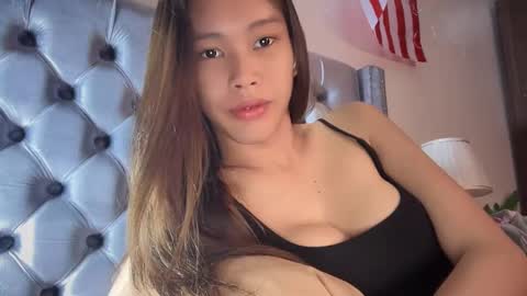 Snapshot of its_me_cora chatting on October 2, 2025, 8:21 am Cora online show from October 2, 2025, 8:21 am