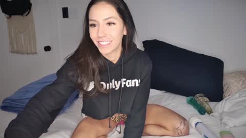 Snapshot of itscaylawatsun chatting on January 9, 2025, 11:02 pm itscaylawatsun online show from January 9, 2025, 11:02 pm