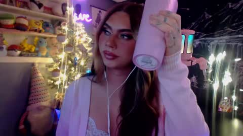 Snapshot of itsnickibabyy chatting on December 11, 2024, 11:21 pm Nicki Foxx online show from December 11, 2024, 11:21 pm