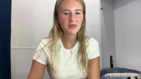 Snapshot of itsssosierra chatting on January 25, 2025, 3:30 am  Sierra  online show from January 25, 2025, 3:30 am