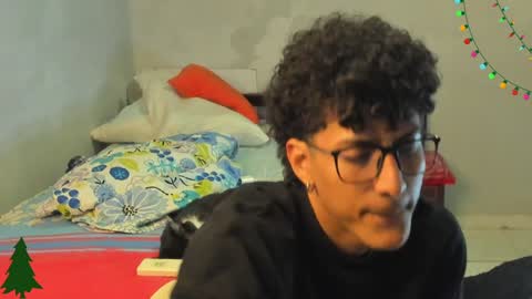 Snapshot of ivano_jones chatting on December 15, 2024, 1:46 am Ivano online show from December 15, 2024, 1:46 am