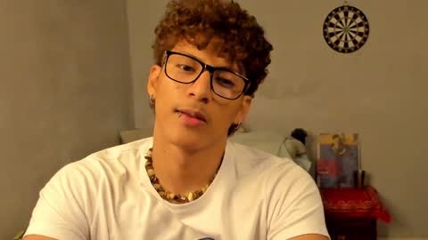 Snapshot of ivano_jones chatting on February 3, 2025, 4:14 am Ivano online show from February 3, 2025, 4:14 am