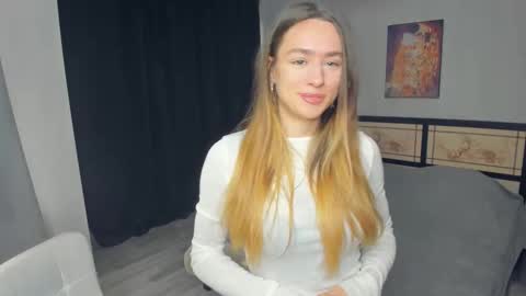 Snapshot of iveyhaw chatting on November 17, 2025, 9:26 am Violet online show from November 17, 2025, 9:26 am