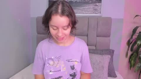 Snapshot of ivy_and_molly chatting on September 19, 2025, 8:31 pm Ivy and Molly online show from September 19, 2025, 8:31 pm