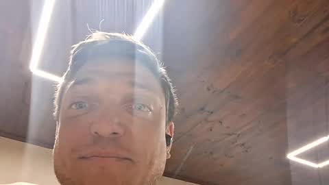 Snapshot of izealvaro chatting on September 9, 2025, 5:18 am izealvaro online show from September 9, 2025, 5:18 am