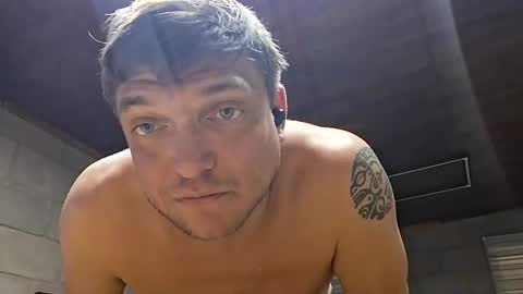 Snapshot of izealvaro chatting on September 17, 2025, 3:19 am izealvaro online show from September 17, 2025, 3:19 am