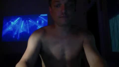 Snapshot of izealvaro chatting on October 17, 2025, 7:33 am izealvaro online show from October 17, 2025, 7:33 am
