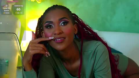 Snapshot of izzie_sugar chatting on September 26, 2025, 7:18 pm Sugar Babe online show from September 26, 2025, 7:18 pm