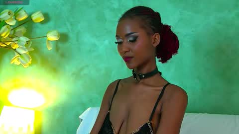 Snapshot of izzie_sugar chatting on October 18, 2025, 7:14 pm Sugar Babe online show from October 18, 2025, 7:14 pm