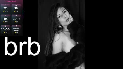 jade white  online show from September 18, 2025, 12:29 pm