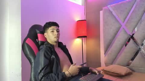 Snapshot of james_hill7 chatting on November 7, 2025, 3:50 am James Hill online show from November 7, 2025, 3:50 am