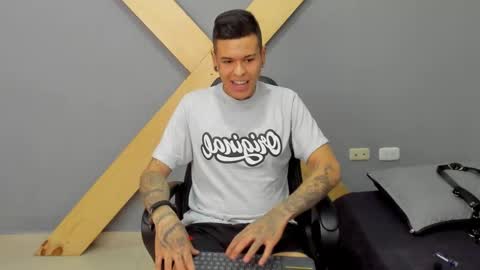 Snapshot of jamesinked_ chatting on December 27, 2024, 3:48 pm Jamesinked online show from December 27, 2024, 3:48 pm