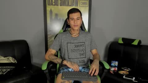 Snapshot of jamesinked_ chatting on February 4, 2025, 12:40 am Jamesinked online show from February 4, 2025, 12:40 am