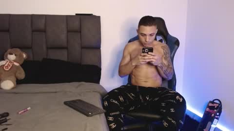 Snapshot of javiercarrera222 chatting on February 8, 2025, 6:33 am Javier online show from February 8, 2025, 6:33 am