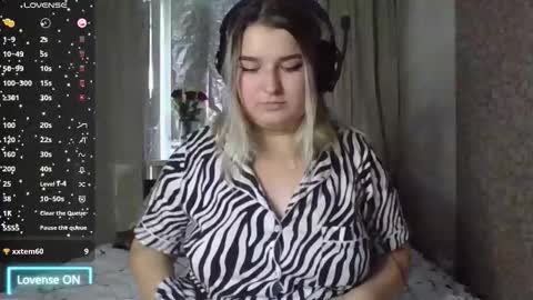 jenny_smitx online show from October 20, 2025, 7:31 am