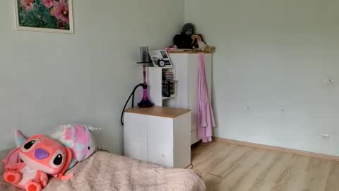 Snapshot of jessa_vibe chatting on October 17, 2025, 8:17 am Jessica but u can call me Jessa online show from October 17, 2025, 8:17 am