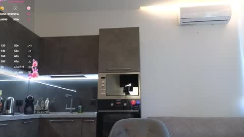 Snapshot of jessiexxi chatting on September 14, 2025, 4:11 am Jessie TG channel online show from September 14, 2025, 4:11 am