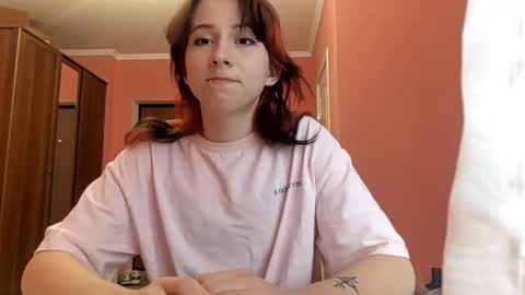 Snapshot of jinnyjurina chatting on November 9, 2025, 12:36 pm Emma online show from November 9, 2025, 12:36 pm