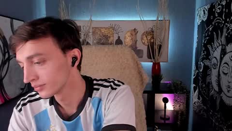 Snapshot of john_weasley chatting on January 5, 2025, 7:28 pm John online show from January 5, 2025, 7:28 pm