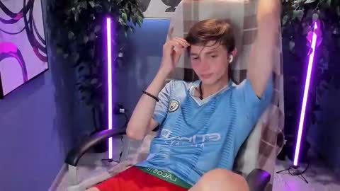 Snapshot of john_weasley chatting on September 14, 2025, 8:13 am John online show from September 14, 2025, 8:13 am