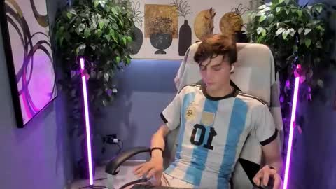 Snapshot of john_weasley chatting on September 23, 2025, 7:55 am John online show from September 23, 2025, 7:55 am