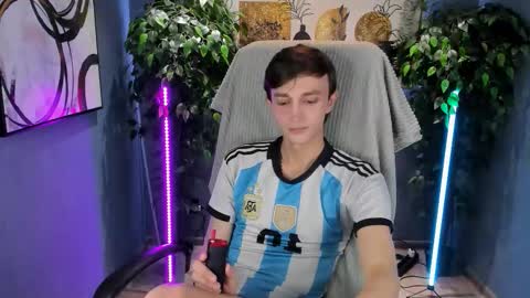 Snapshot of john_weasley chatting on October 18, 2025, 6:05 am John online show from October 18, 2025, 6:05 am