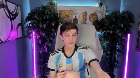 Snapshot of john_weasley chatting on November 1, 2025, 2:52 pm John online show from November 1, 2025, 2:52 pm