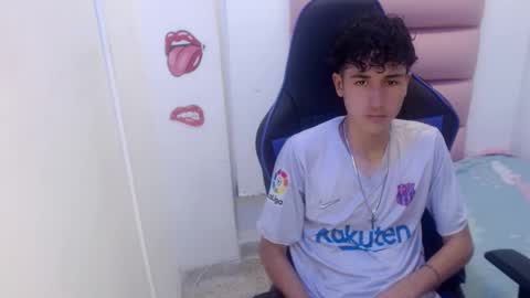 Snapshot of johnny_cagee chatting on December 9, 2024, 3:29 am johnny_cagee online show from December 9, 2024, 3:29 am