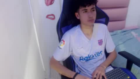 Snapshot of johnny_cagee chatting on December 9, 2024, 7:06 am johnny_cagee online show from December 9, 2024, 7:06 am