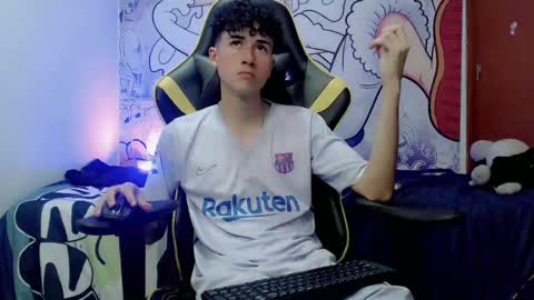 Snapshot of johnny_cagee chatting on December 15, 2024, 6:18 am johnny_cagee online show from December 15, 2024, 6:18 am