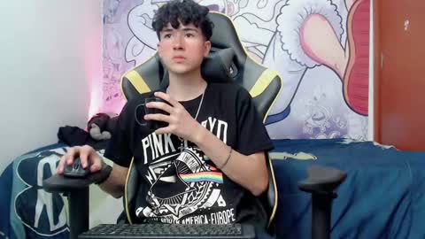 Snapshot of johnny_cagee chatting on December 18, 2024, 5:15 am johnny_cagee online show from December 18, 2024, 5:15 am