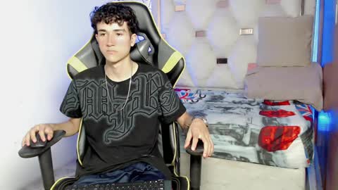 Snapshot of johnny_cagee chatting on September 18, 2025, 3:52 am johnny_cagee online show from September 18, 2025, 3:52 am