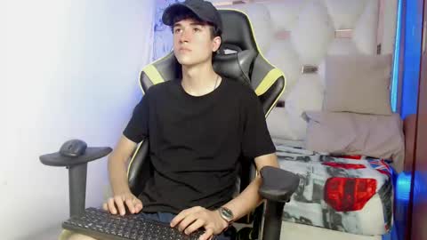 Snapshot of johnny_cagee chatting on September 28, 2025, 4:07 am johnny_cagee online show from September 28, 2025, 4:07 am