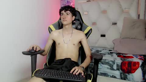 Snapshot of johnny_cagee chatting on October 1, 2025, 4:40 am johnny_cagee online show from October 1, 2025, 4:40 am