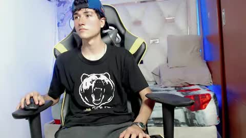 Snapshot of johnny_cagee chatting on October 12, 2025, 5:28 am johnny_cagee online show from October 12, 2025, 5:28 am