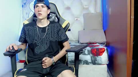 Snapshot of johnny_cagee chatting on October 15, 2025, 5:07 am johnny_cagee online show from October 15, 2025, 5:07 am