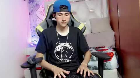 Snapshot of johnny_cagee chatting on October 16, 2025, 4:24 am johnny_cagee online show from October 16, 2025, 4:24 am