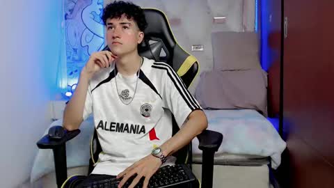 Snapshot of johnny_cagee chatting on October 17, 2025, 9:12 am johnny_cagee online show from October 17, 2025, 9:12 am