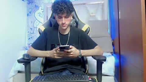 Snapshot of johnny_cagee chatting on October 25, 2025, 4:53 am johnny_cagee online show from October 25, 2025, 4:53 am