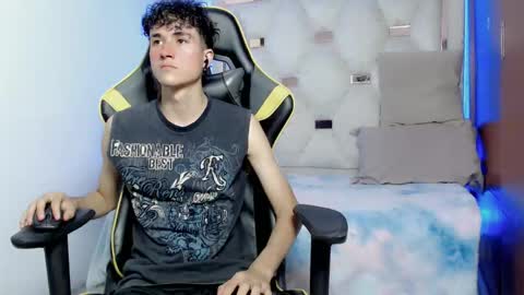 Snapshot of johnny_cagee chatting on October 27, 2025, 5:11 am johnny_cagee online show from October 27, 2025, 5:11 am